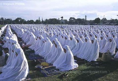 صور من صلاه المسلمين من جميع أنحاء العالم Image002-copy